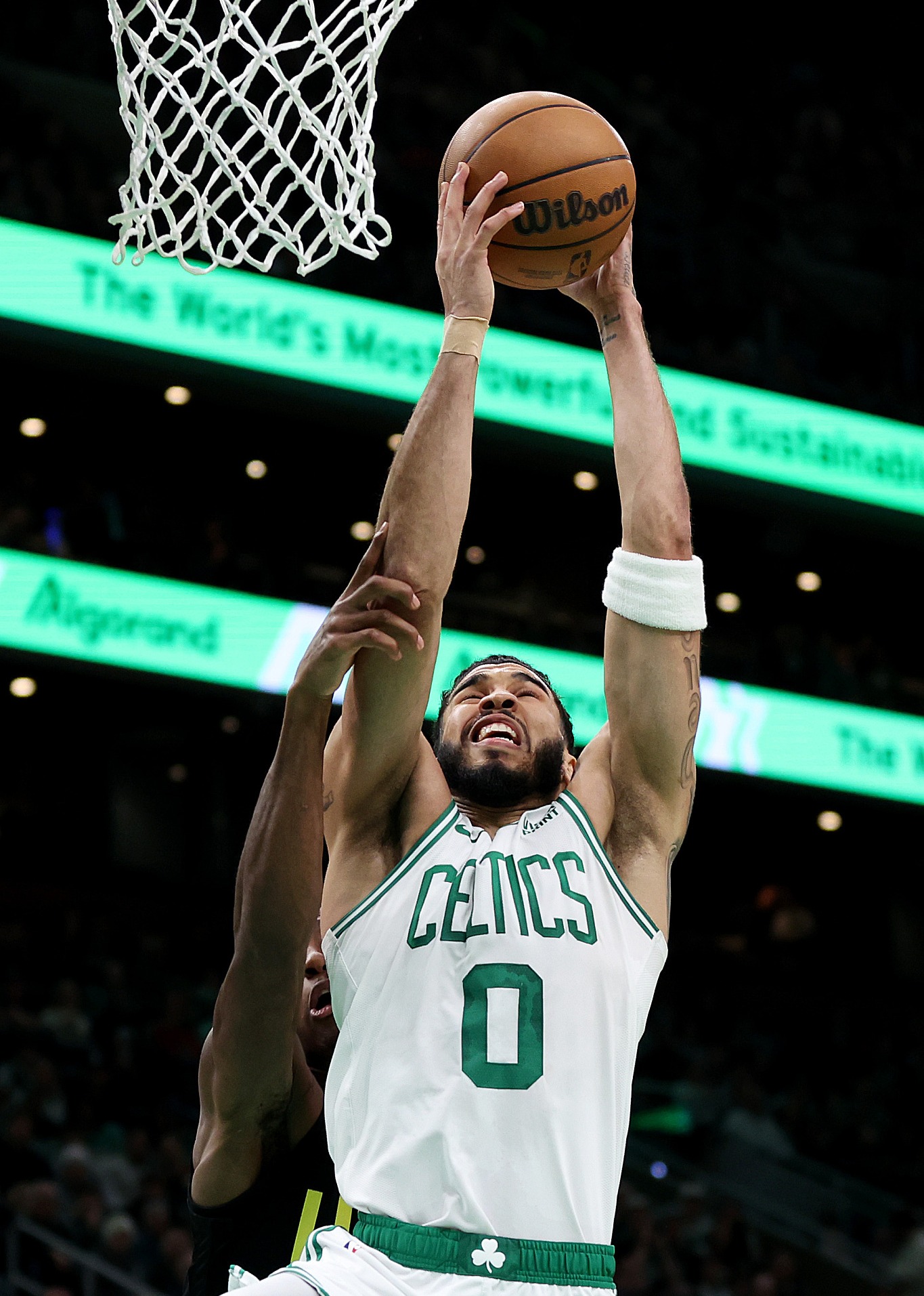 训练课后突围战来临，波士顿凯尔特人围绕NBA常规赛临场应变，目标明确，更衣室氛围转暖的简单介绍