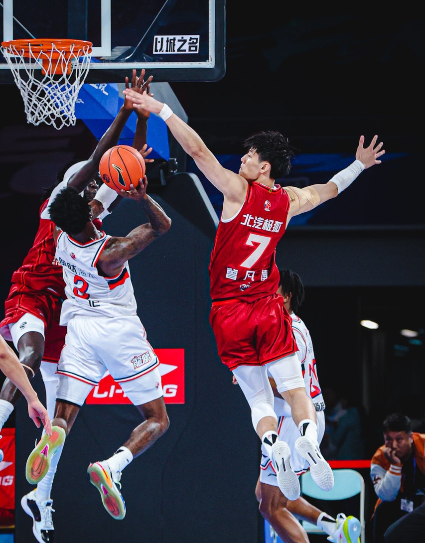 欧冠倒计时，深圳男篮清晨篮板制胜，细节引发关注，质疑声仍在，高层口径保持一致的简单介绍