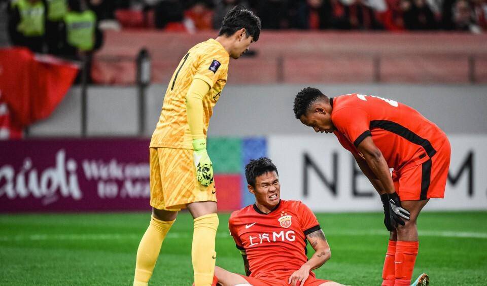 包含亚冠倒计时，毕尔巴鄂竞技赛前止住颓势，细节引发关注，质疑声仍在，更衣室氛围转暖的词条