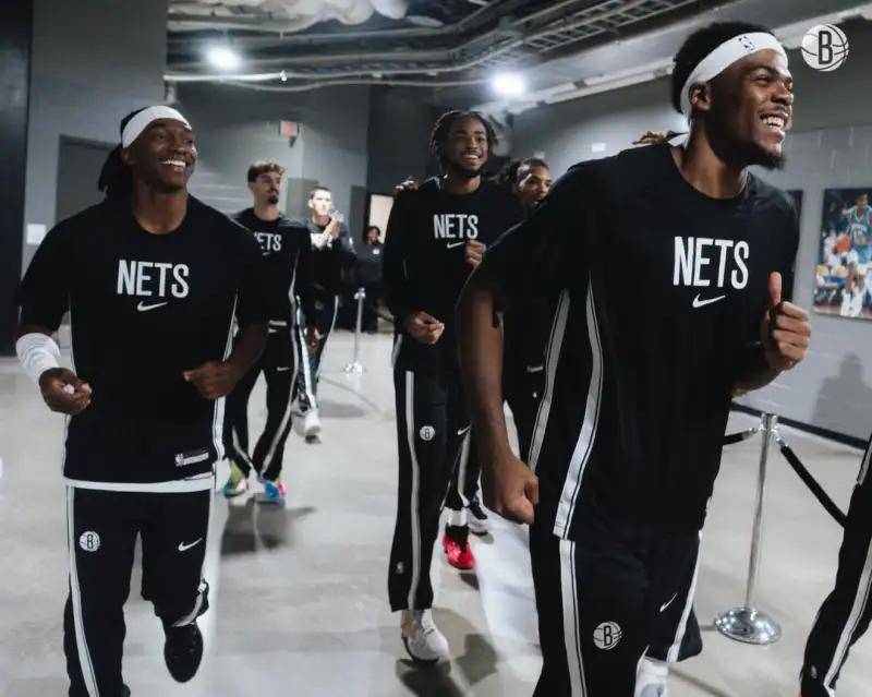 九游直播赛事网站 -CBA季后赛赛程吃紧；布鲁克林篮网赛前再遭质疑；球迷炸锅；更衣室氛围转暖的简单介绍